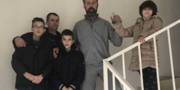 Stanove poklonio hrabrim majkama