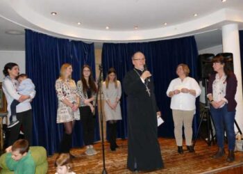 Popa s harmonikom pamte generacije