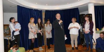 Popa s harmonikom pamte generacije