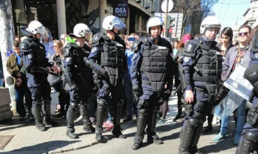 Rebić: U napadu demonstranata povređeno više policajaca
