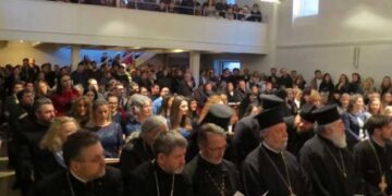 Rusi pevali pesmu vladike Nikolaja
