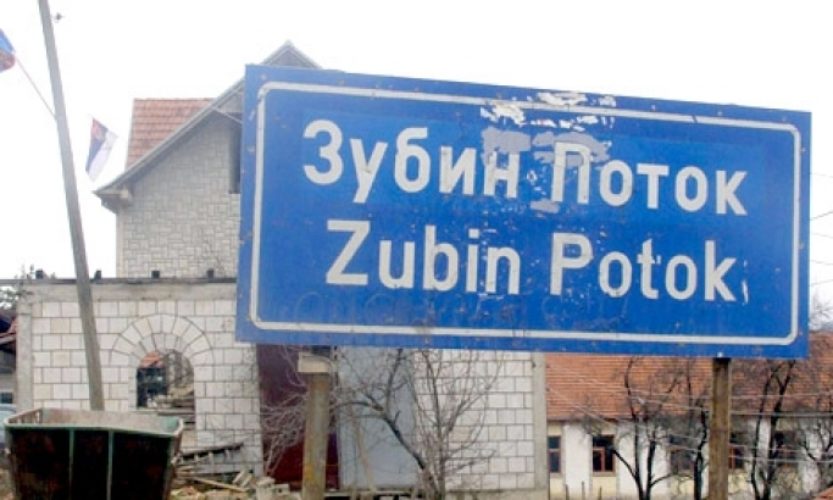Pucnji i šok bombe u Zubinom Potoku, putevi blokirani
