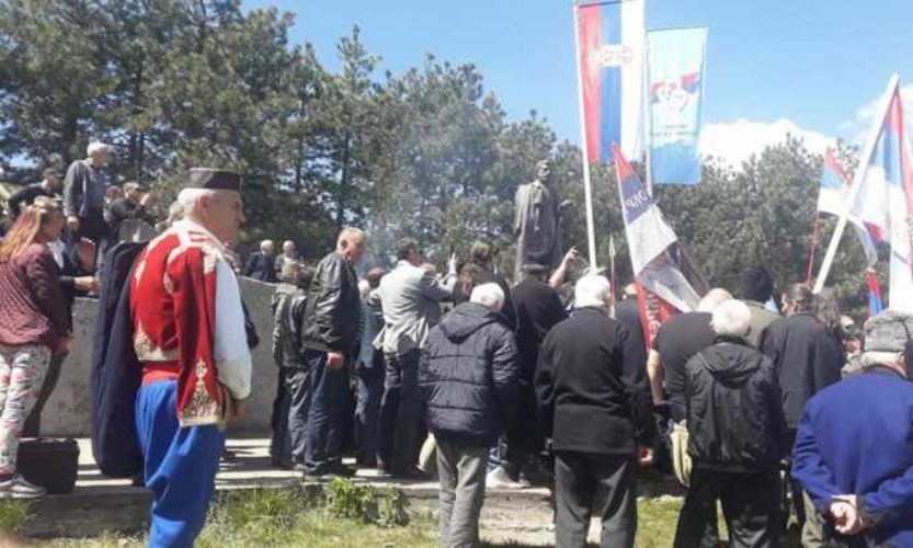 Četnici spalili zastavu SPO