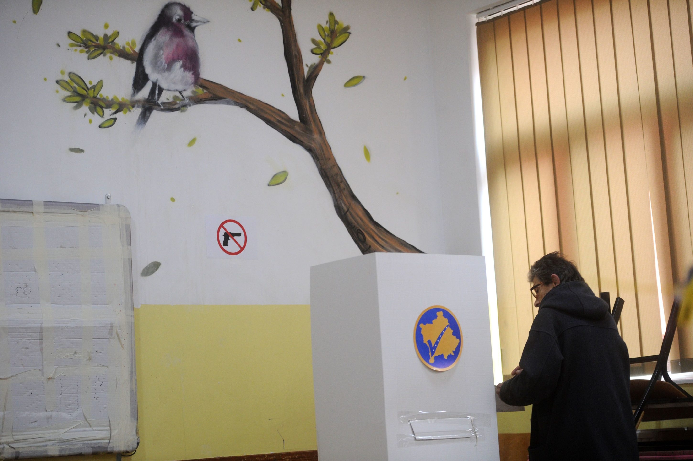 Napeto na Kosovu zbog izbora, objavljena izlaznost do 15 časova