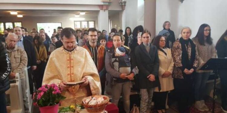 Kiša pokvarila slavlje u porti