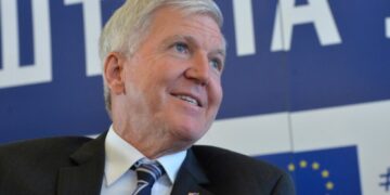 Ambasador SAD: Ugledajte se na Svetog Đorđa i ubijte zmaja